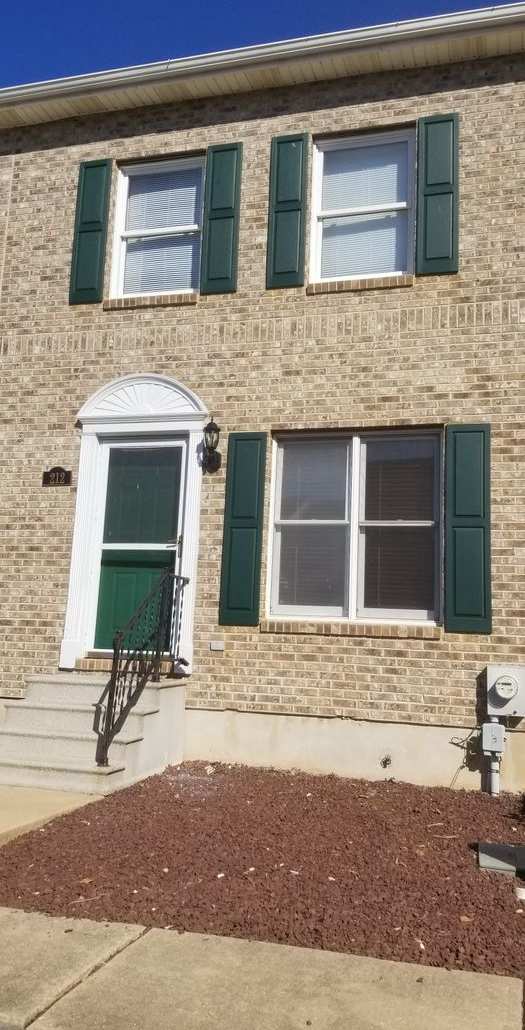 2BR/1.1BA Townhouse in Newark!