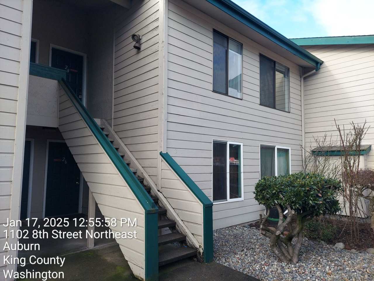 Auburn - Bright 2BR Auburn Condo with parking off street. - Great Location and Available now!!