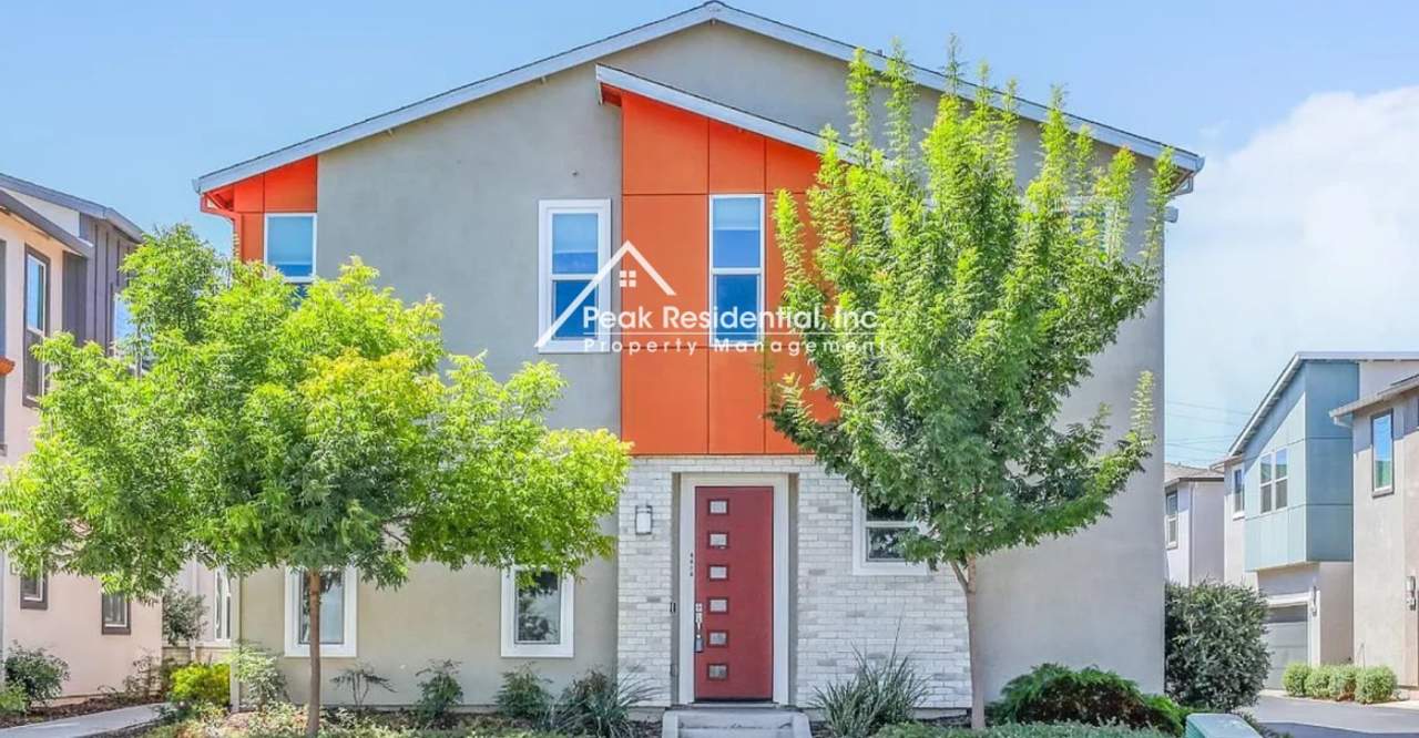 Updated Elk Grove 3bd/2.5ba House in Gated Community!