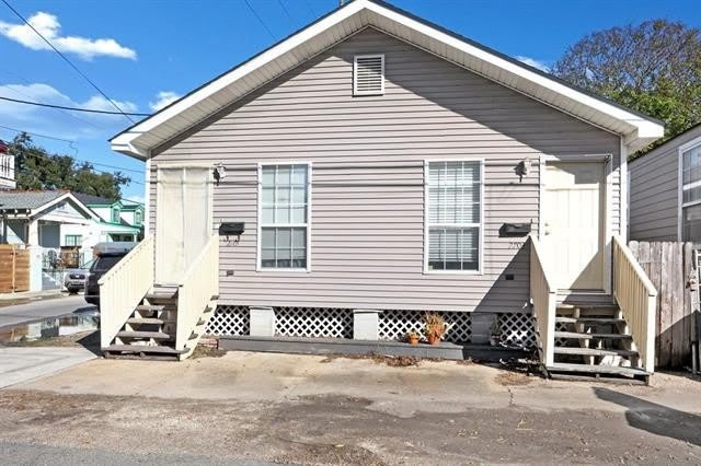 2703 MARAIS Street