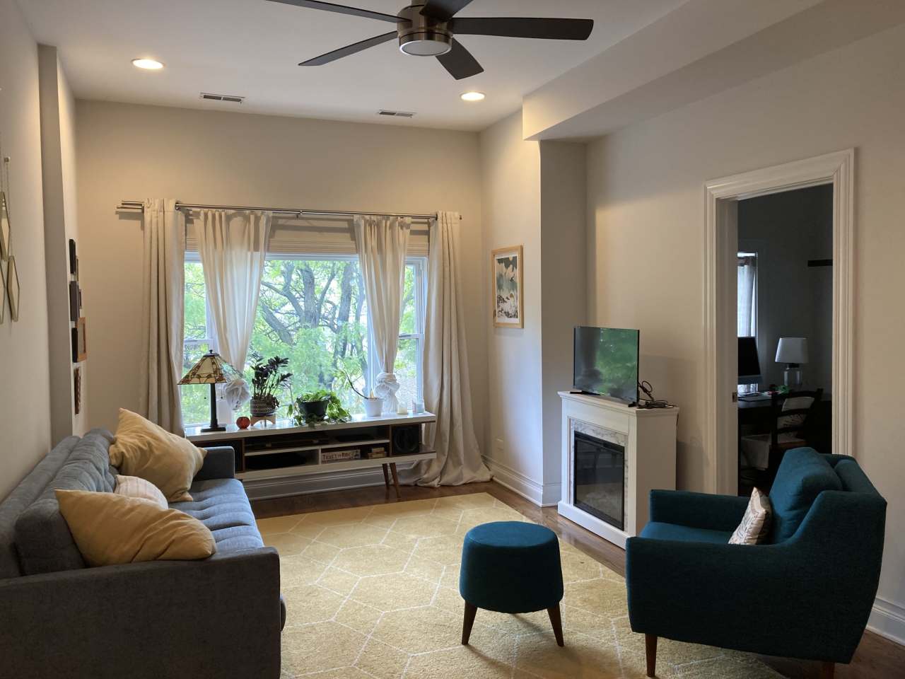 1111 North Winchester Avenue 3f