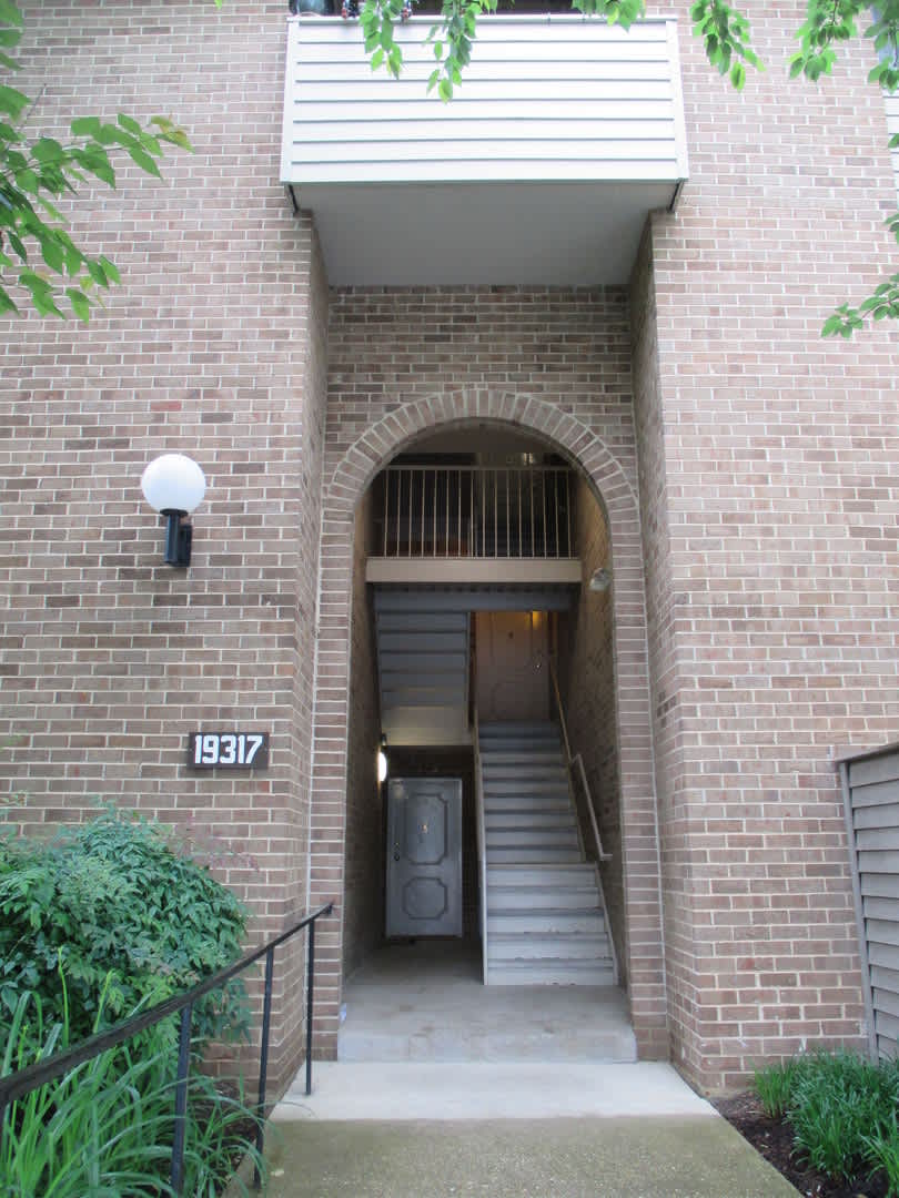 Spacious 2 BR/2 BA Condo in Montgomery Village!