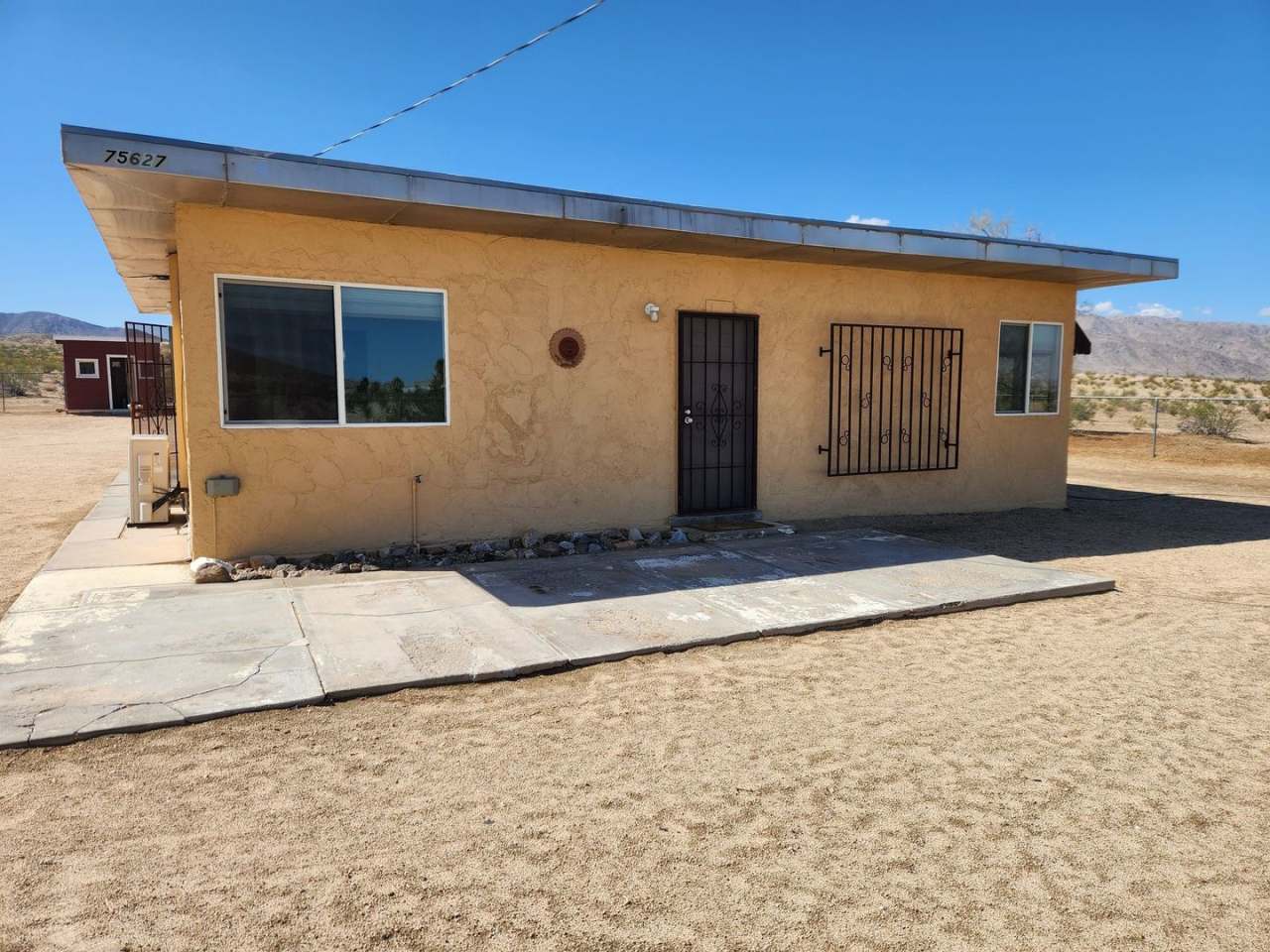 ***$300 Off 1st Month's Rent**** Beautiful 2 Bedroom on 2 1/2 Acres