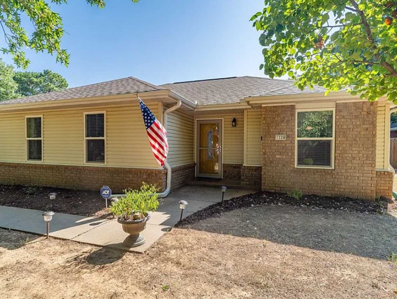 ** $150.00 OFF OF FIRST MONTHS RENT*** Charming 3-Bed House, Attached Garage, Fenced in Yard!