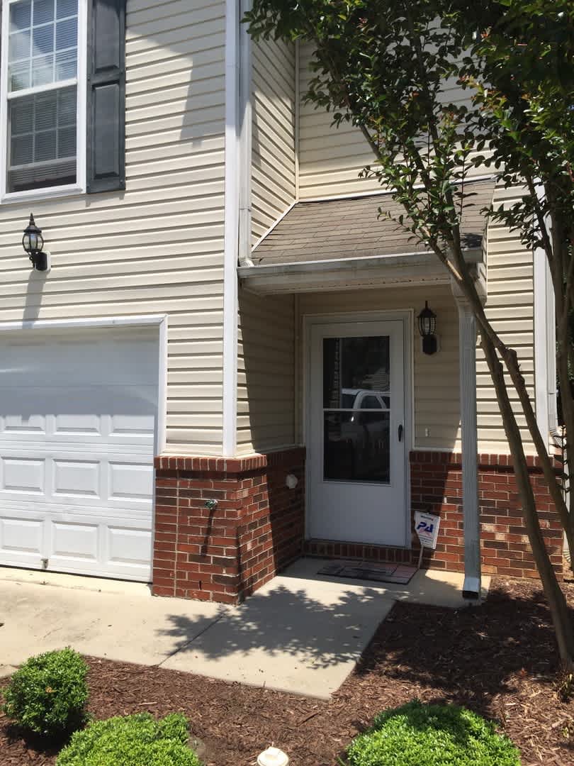 2BD end-unit Holden Village Townhome with garage