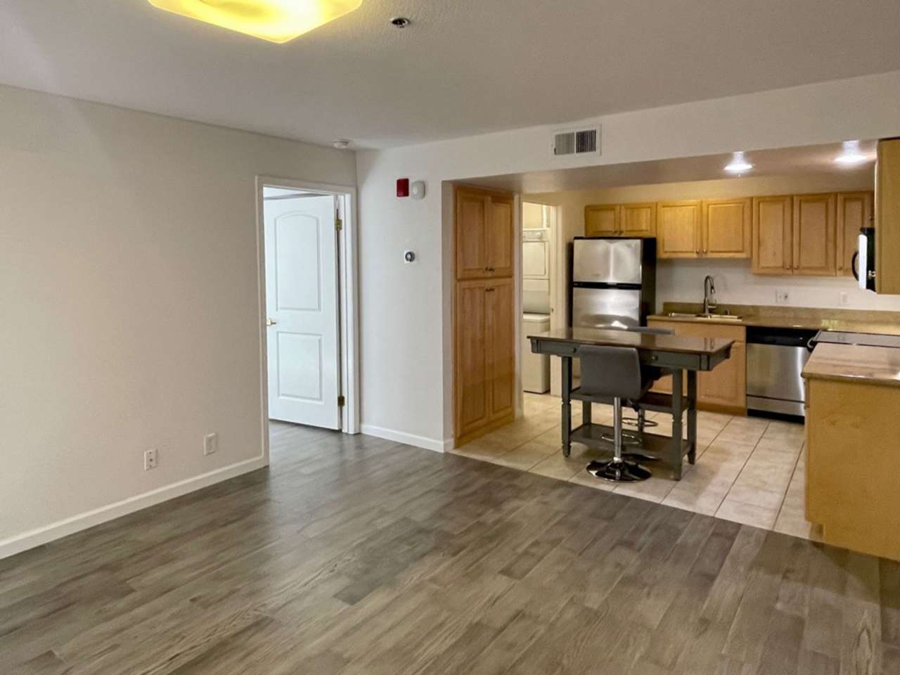Sharp and Airy Ground Level 1 bedroom, 1 bathroom Condo in Sunnyvale