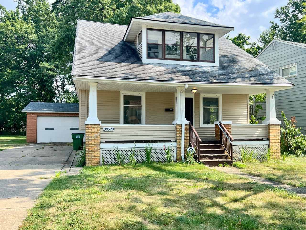 4 Bedrooms 2 full Bath for rent