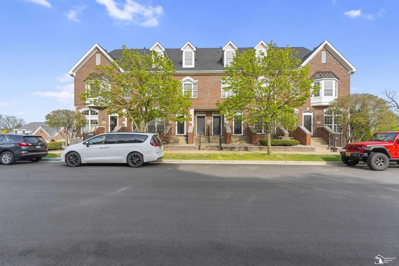 2767 Riverside