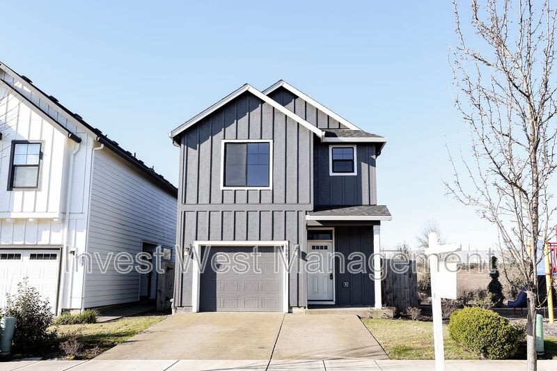 1043 N Fairhope Pl