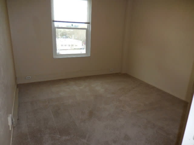 (875) Benton Plaza - 1 Bedroom / 1 Bathroom