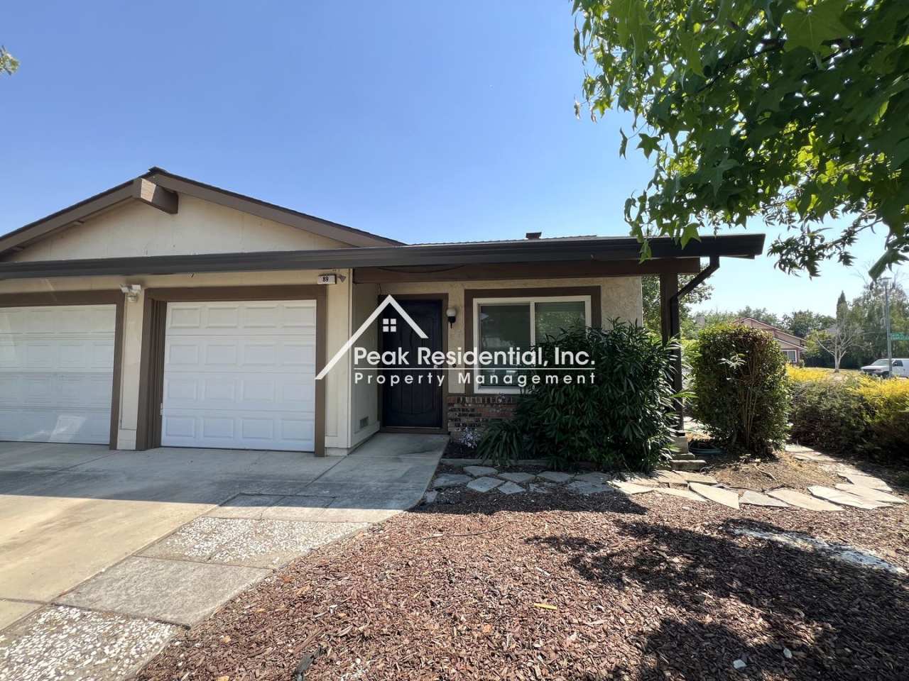 Updated 2Bd/2Ba Sacramento Duplex With 1 Car Garage!