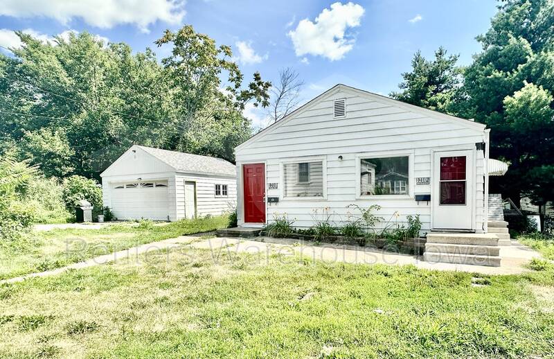 1210 1/2 West Street