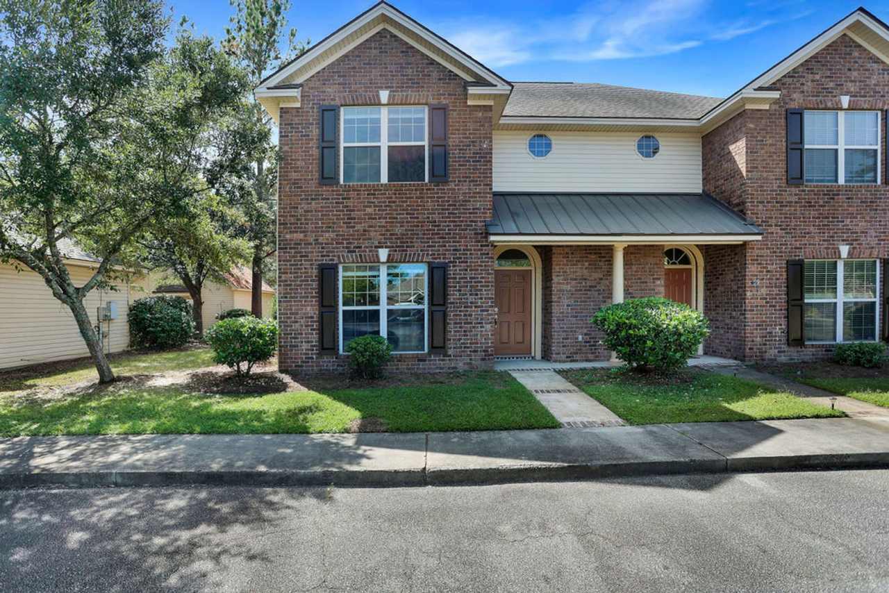 3 bedroom 2.5 bath townhome in Carriage Square @ Morgan Pines
