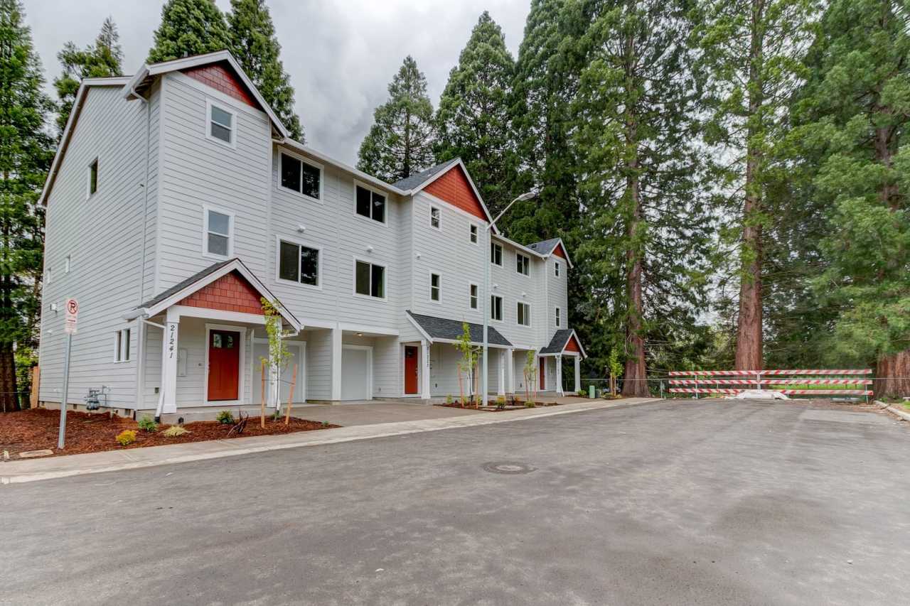 Emerald Court Townhomes