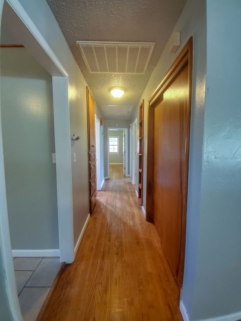 4 Bedroom 2 bath Home in Shawnee