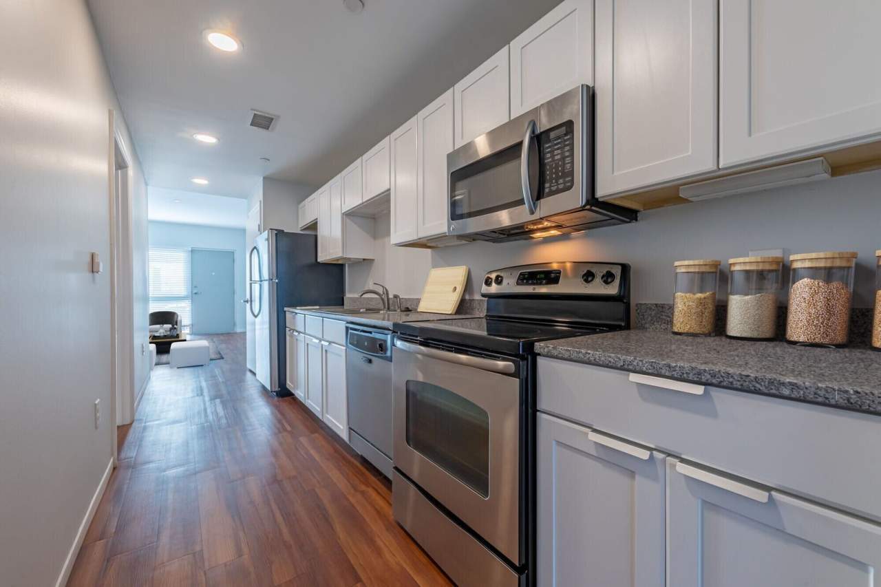 Hilltop House Apartments