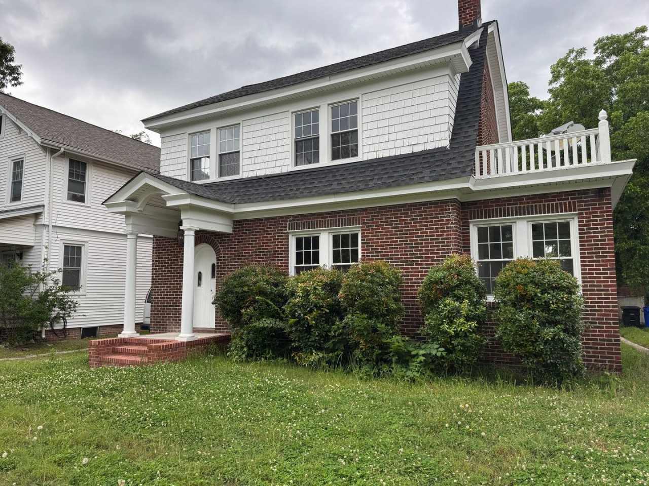 Welcome to this charming home in Portsmouth "ASK ABOUT OUR ZERO DEPOSIT"