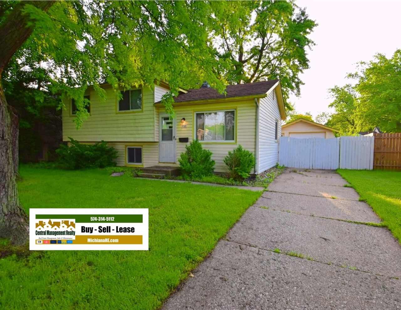 Crestwood Area Tri-level home near University of Notre Dame