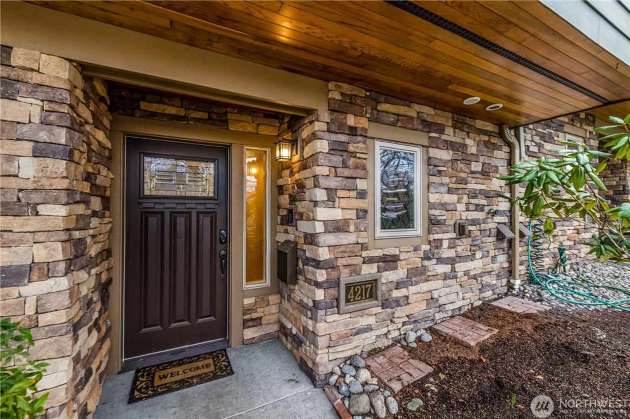 2bd/2.5ba Seattle Townhome