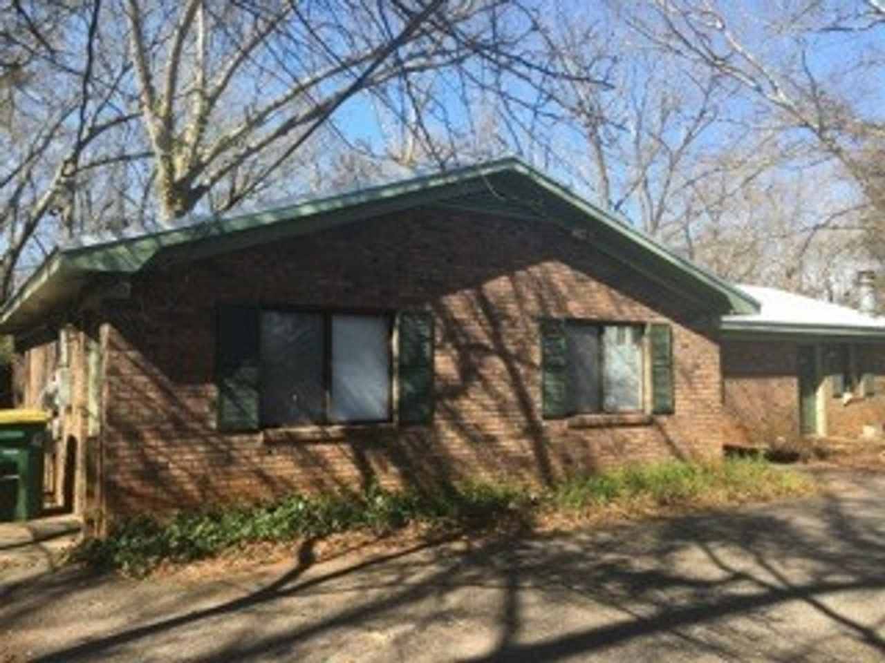 2 bed 1 bath duplex on Barber St.