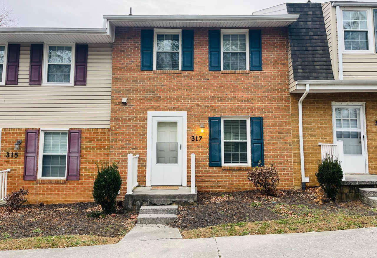 2 Bedroom, 1.5 Bath Townhouse