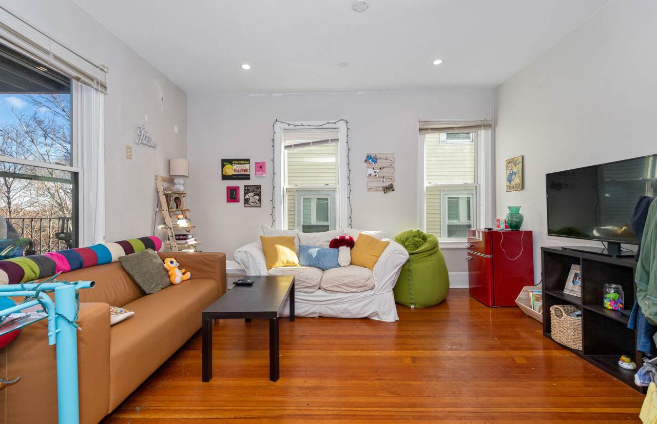 4-bed, 2-bath Mission Hill Apartment