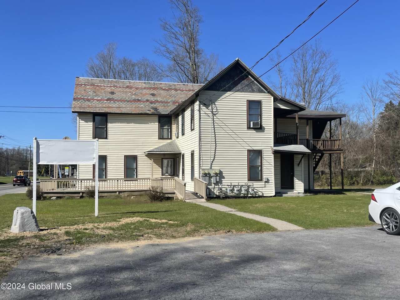 524 Maple Avenue unit: Apt 1