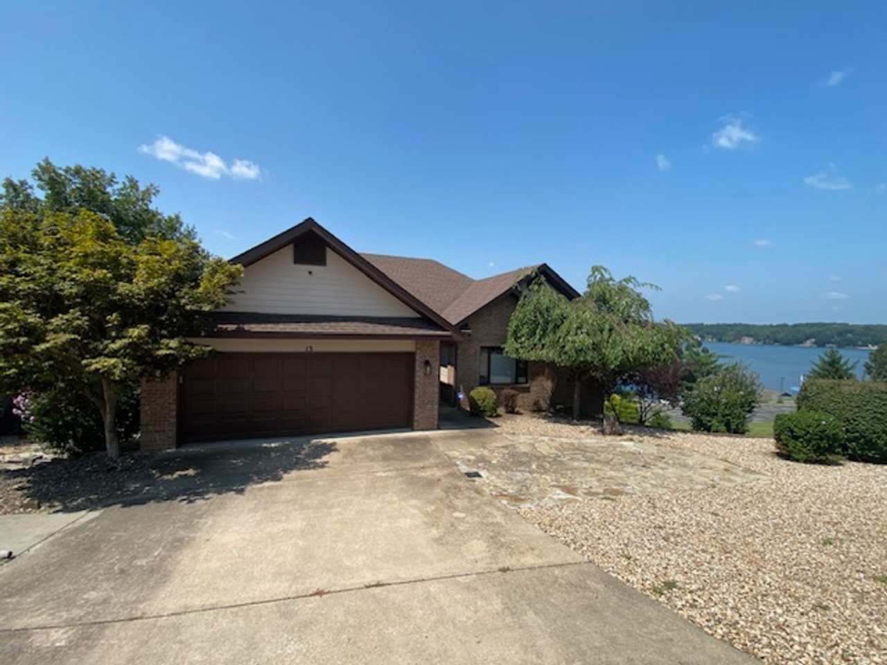 Beautiful Lake Front Home on Loch Lomond!
