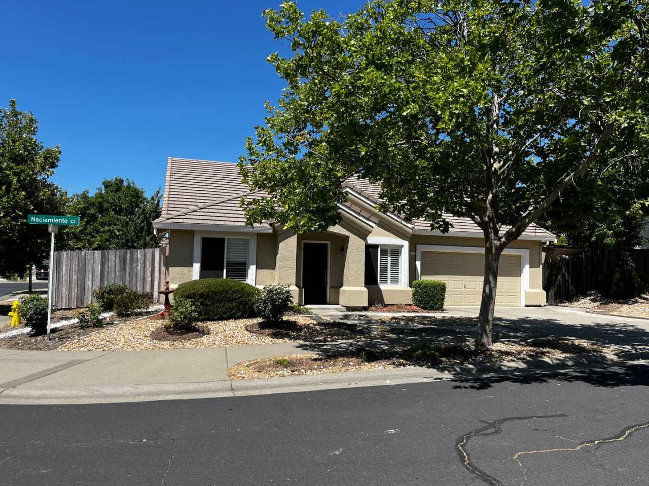 Beautiful Roseville 3 Bedroom, 2 Bathroom 1546 sqft Home for Rent.