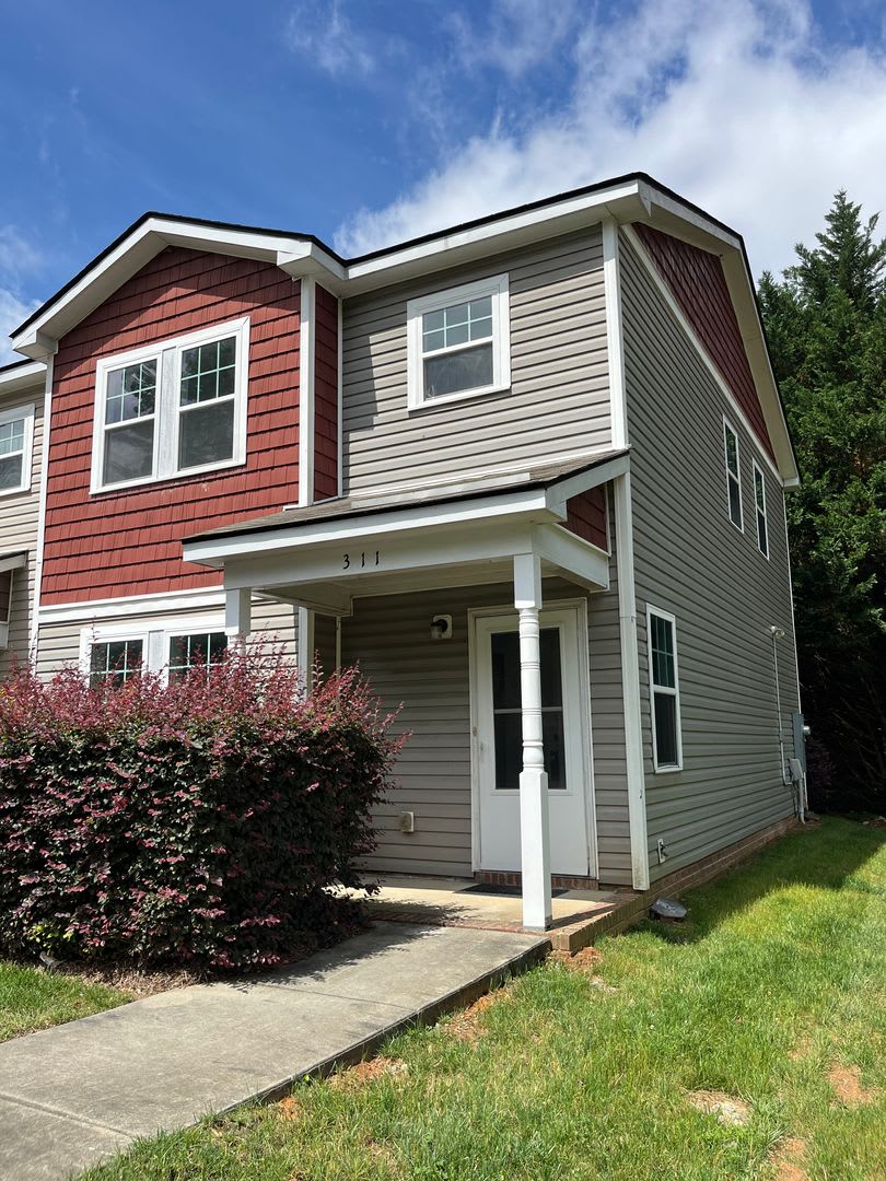 Refreshed 3 Bedroom End Unit Townhome near NoDa