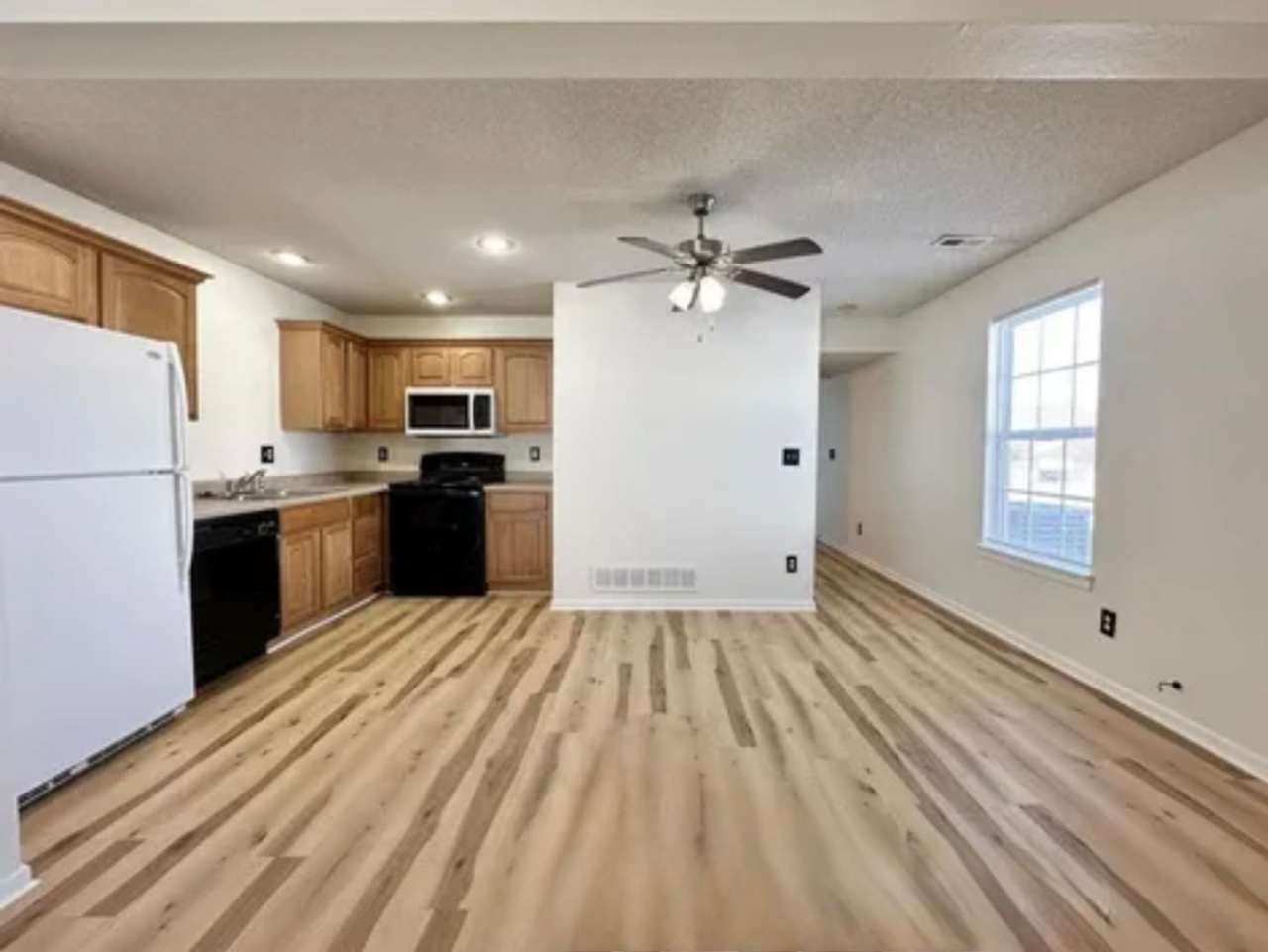 3 Bedroom in Blue Springs, MO~ Available NOW!