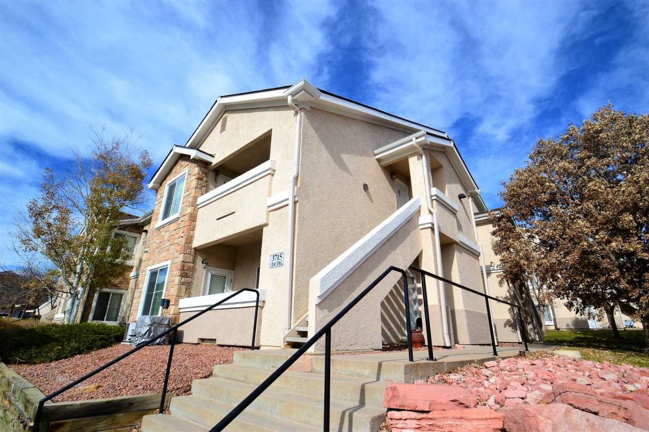 Cute  Cozy Apartment with One Car Garage in Strawberry Field