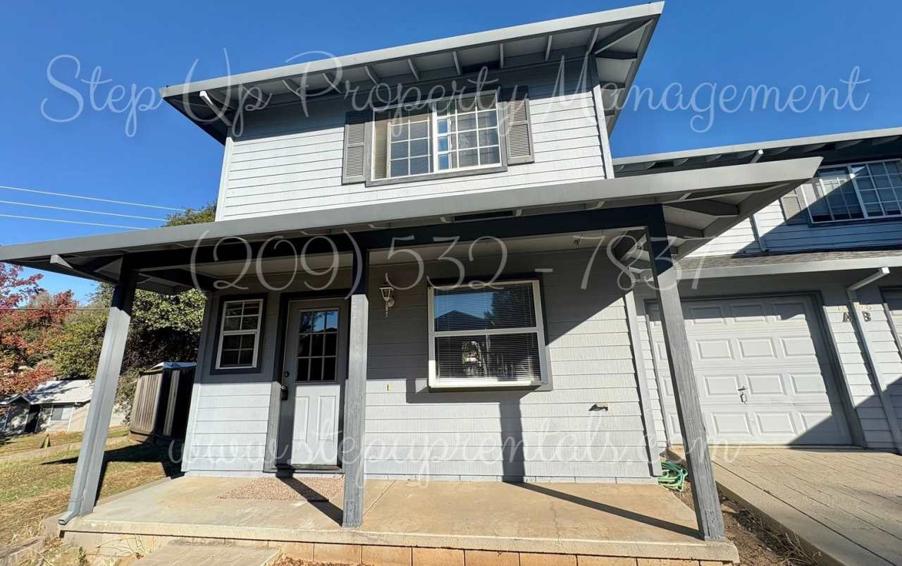 Bright and Freshly Updated 3 Bed 1.5 Bath Townhouse!