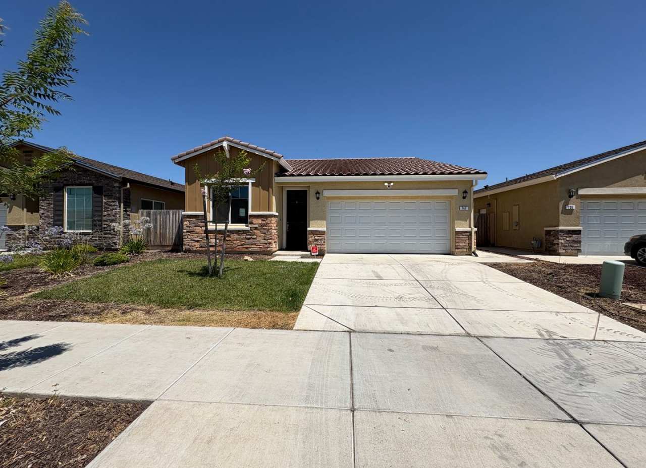 Beautiful Single Story Home Ready To Be Called Home!