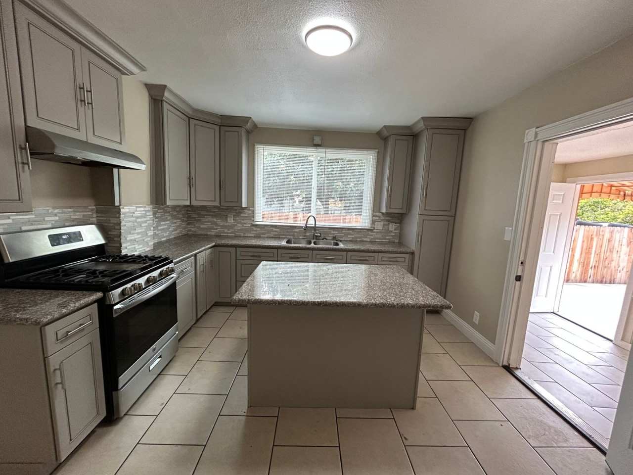 Spacious 2 Bed 2 Bath Close to Downtown