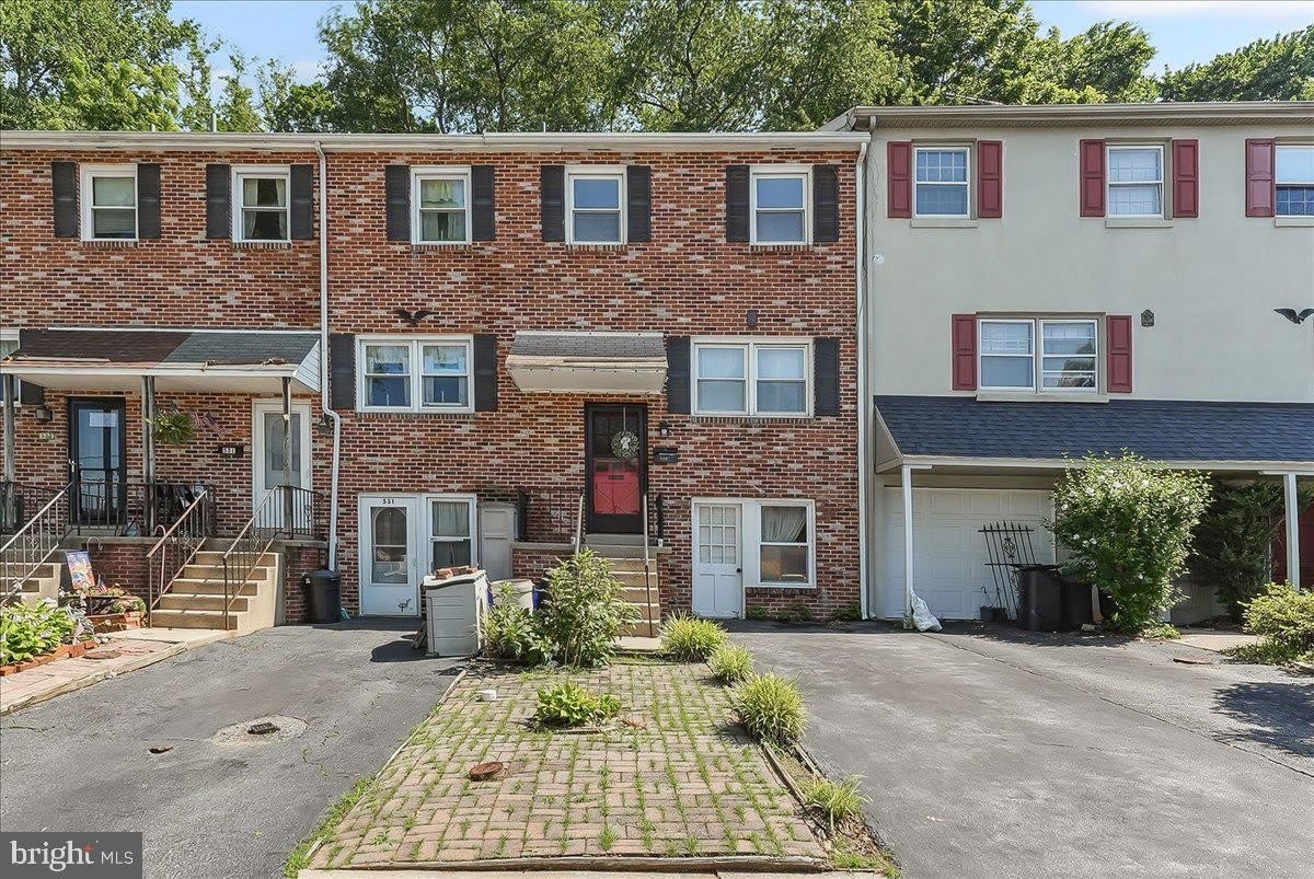 529 W MARSHALL Street