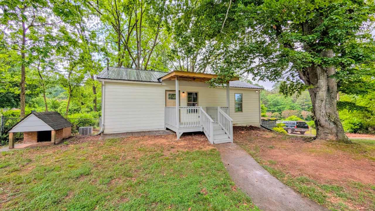 Newly Renovated | Upstairs Duplex | Minutes from Downtown Gainesville