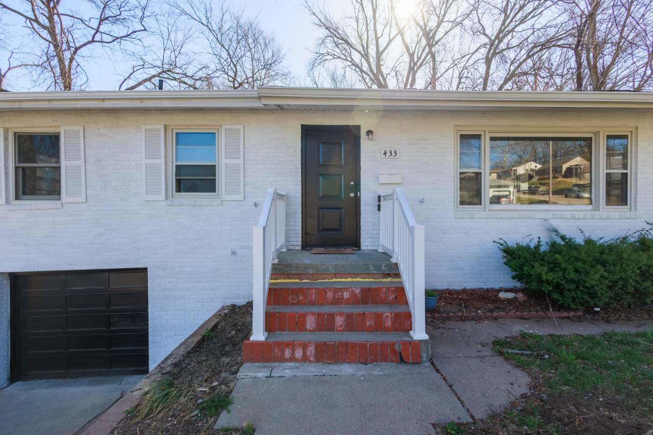 Gorgeous 4 bed 2 bath single-family home in Council Bluffs, IA