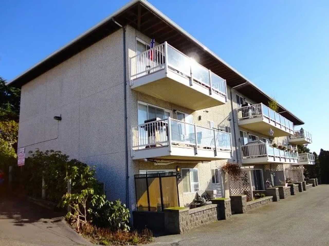 2 Bed, 1 Bath- Bay view apartment near Fairhaven and Boulevard Park