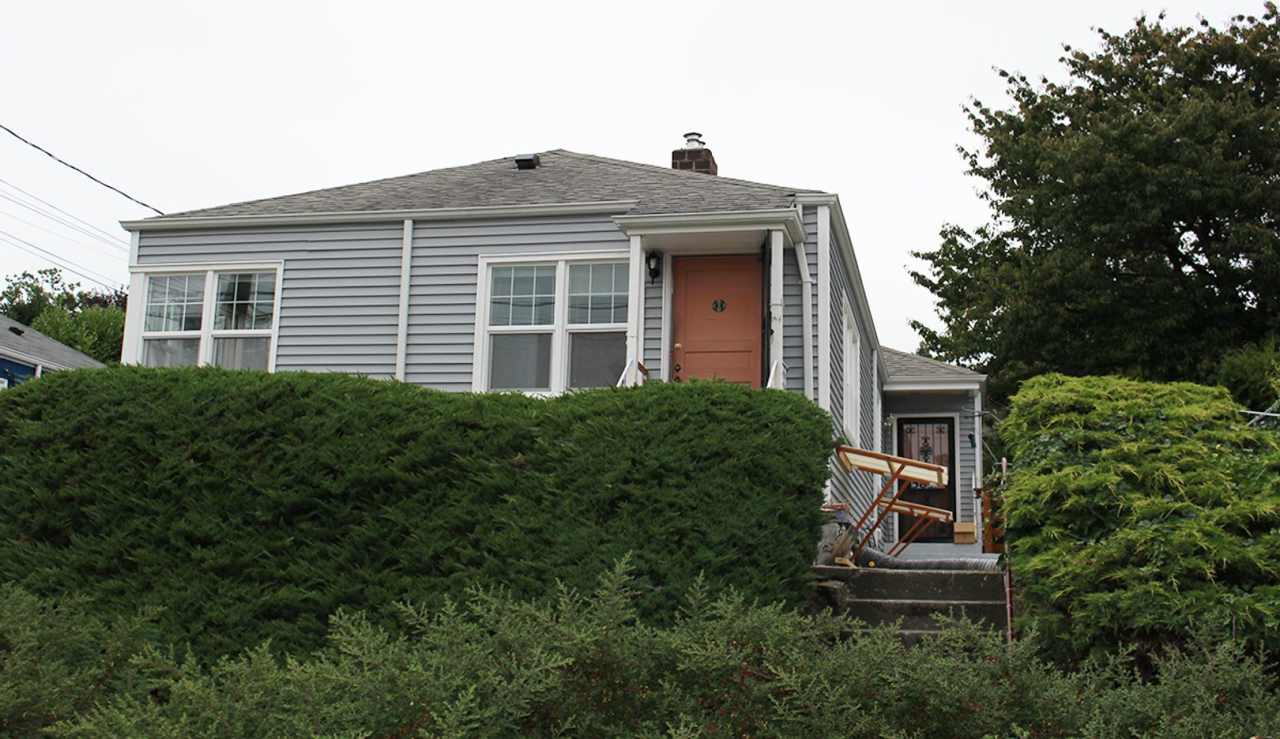 RENOVATED BALLARD 3 BED, 2 BATH DUPLEX UNIT CLOSE TO ALL!