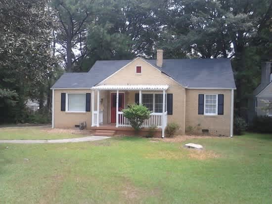MOVE IN TODAY! Cute 3 bedroom 2 bath located in Sylvan Hills, Atlanta
