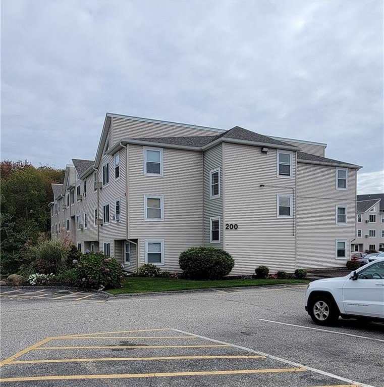 200 Woodlawn Avenue unit: 207