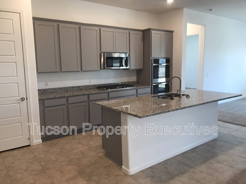 10918 West Yates Lane