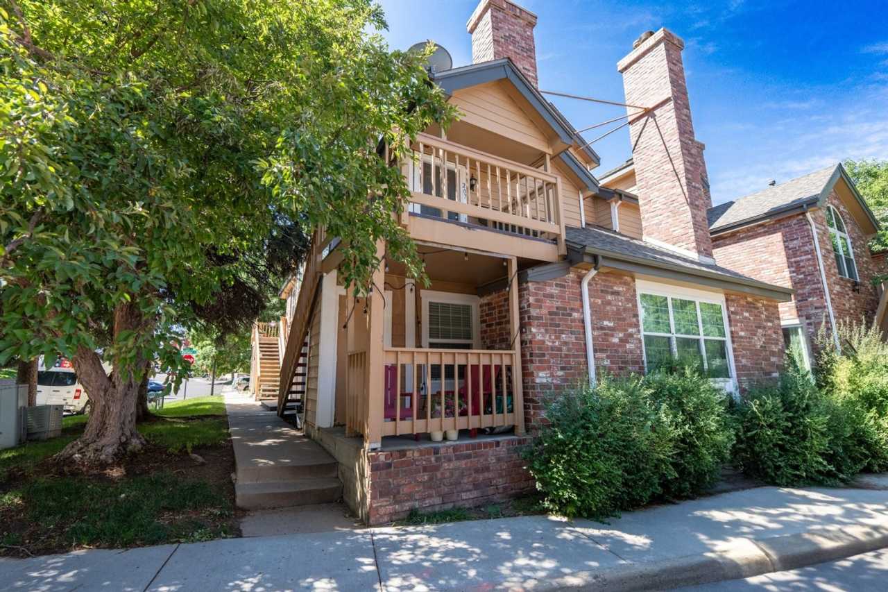 Charming 2BR Condo in Aurora