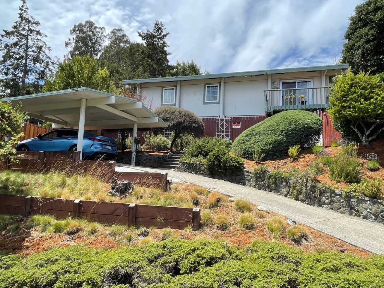 Gorgeous three bedroom two bathroom home with large backyard for rent!