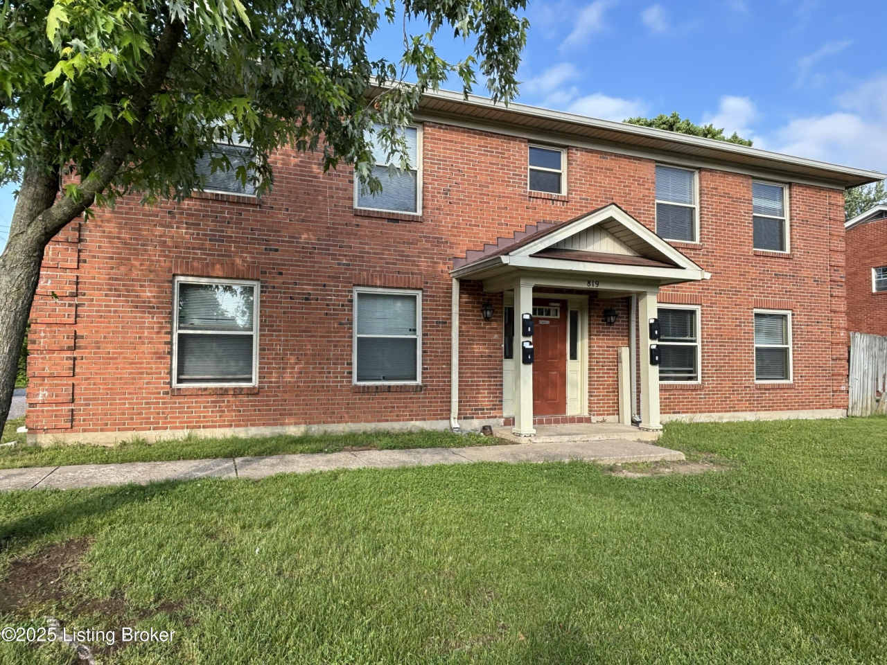 819 Colonial Park Dr