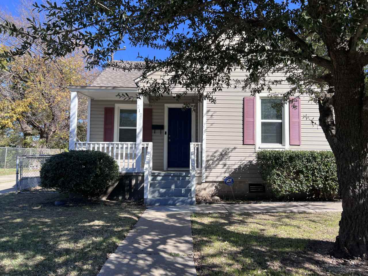 219 South Stewart Avenue