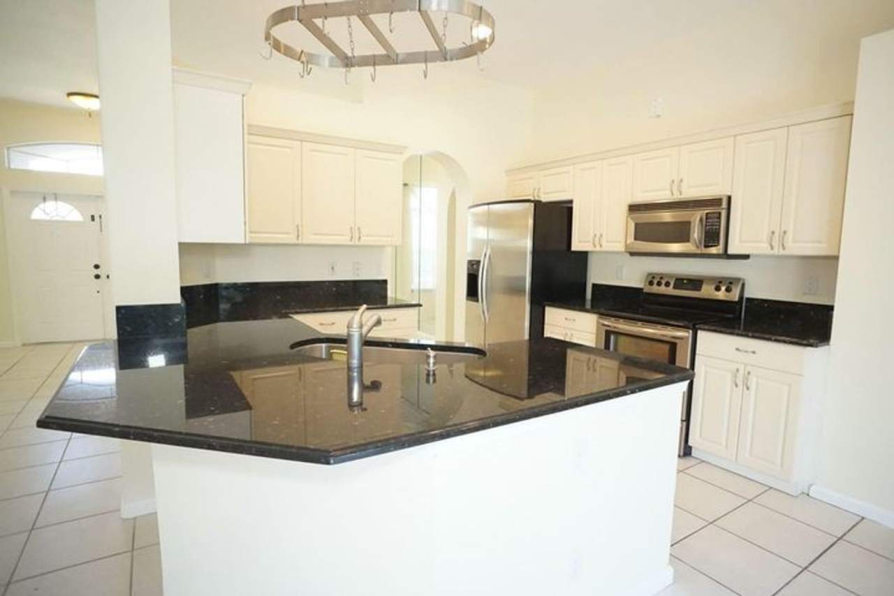 180 Monterey Way, Royal Palm Beach, FL 33411