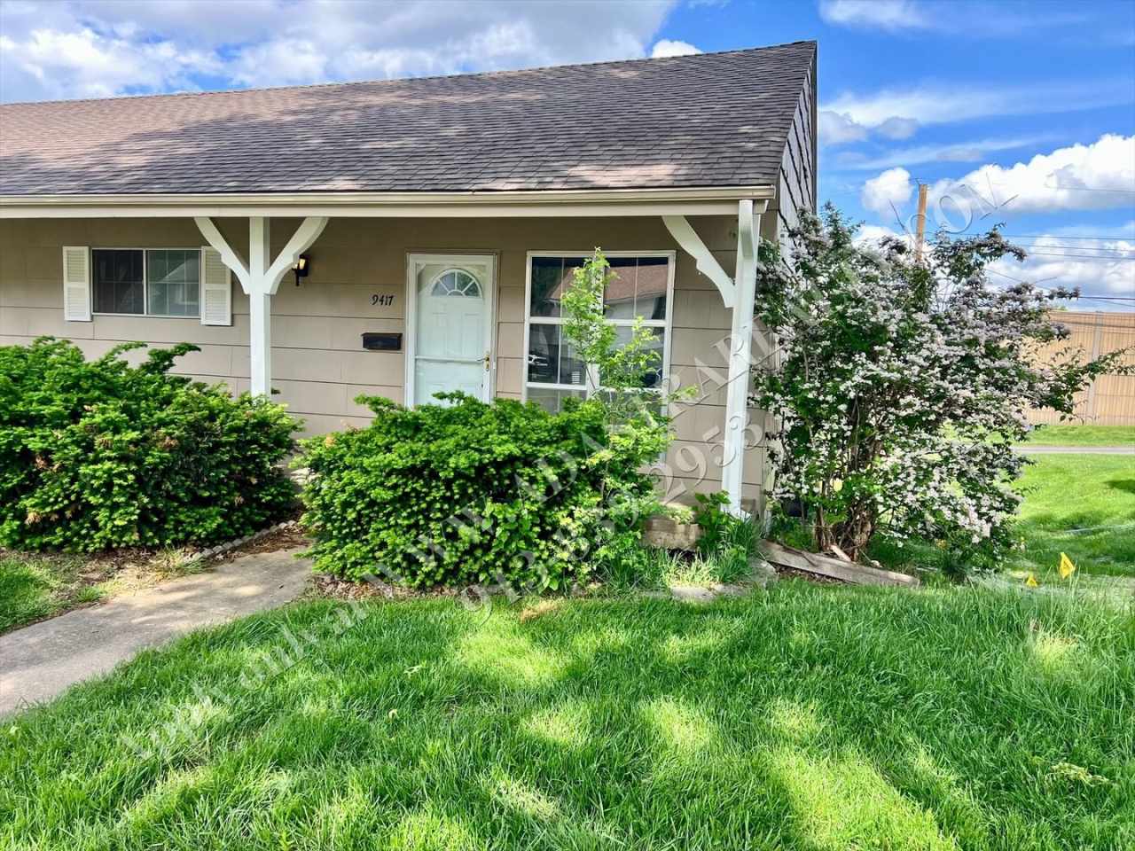 Awesome 2 Bedroom Duplex in Overland Park-Available NOW!!