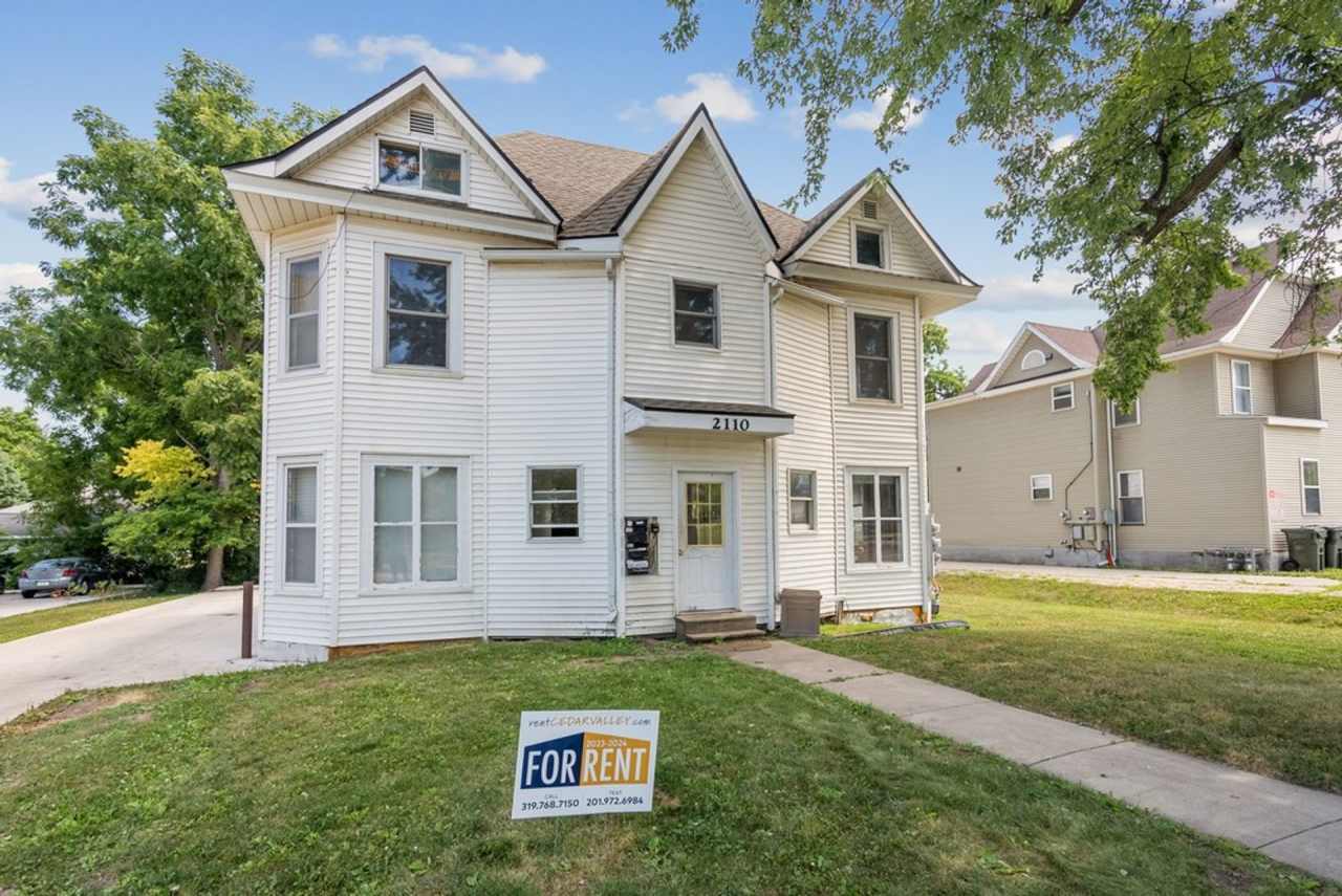 2110 College St - Cedar Falls